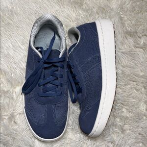 Blue Lace-Up Orthofeet sneakers